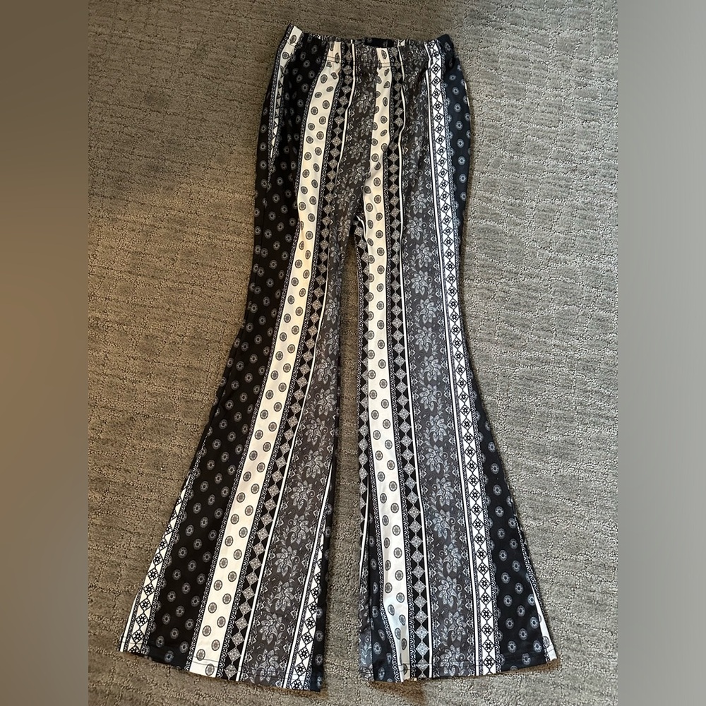 Never Worn SHEIN Flared Pattern Leggings